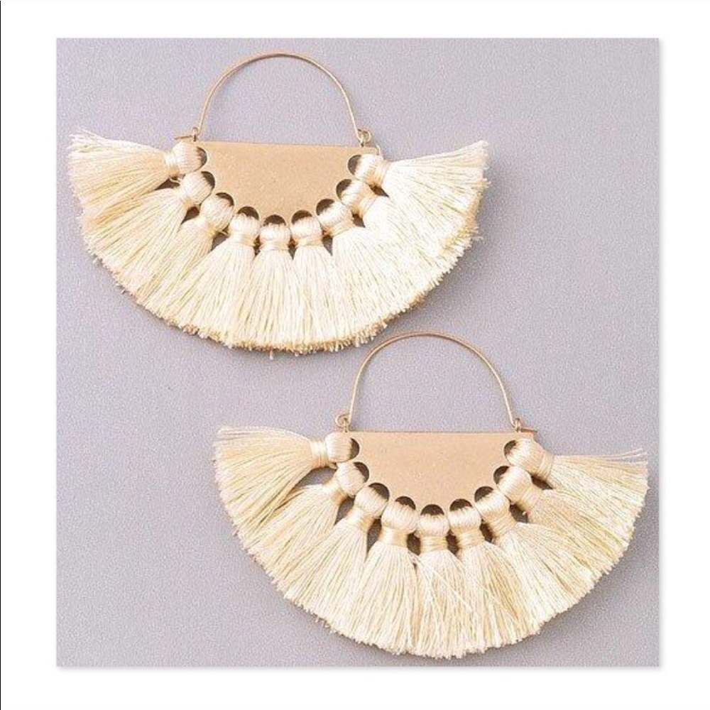 🌻Oversized tassel oatmeal fan earring 🌻